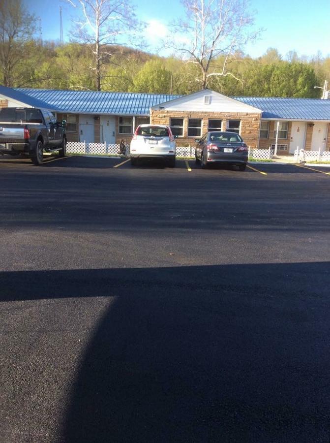 Scenic River Inn Motel Wartburg Εξωτερικό φωτογραφία