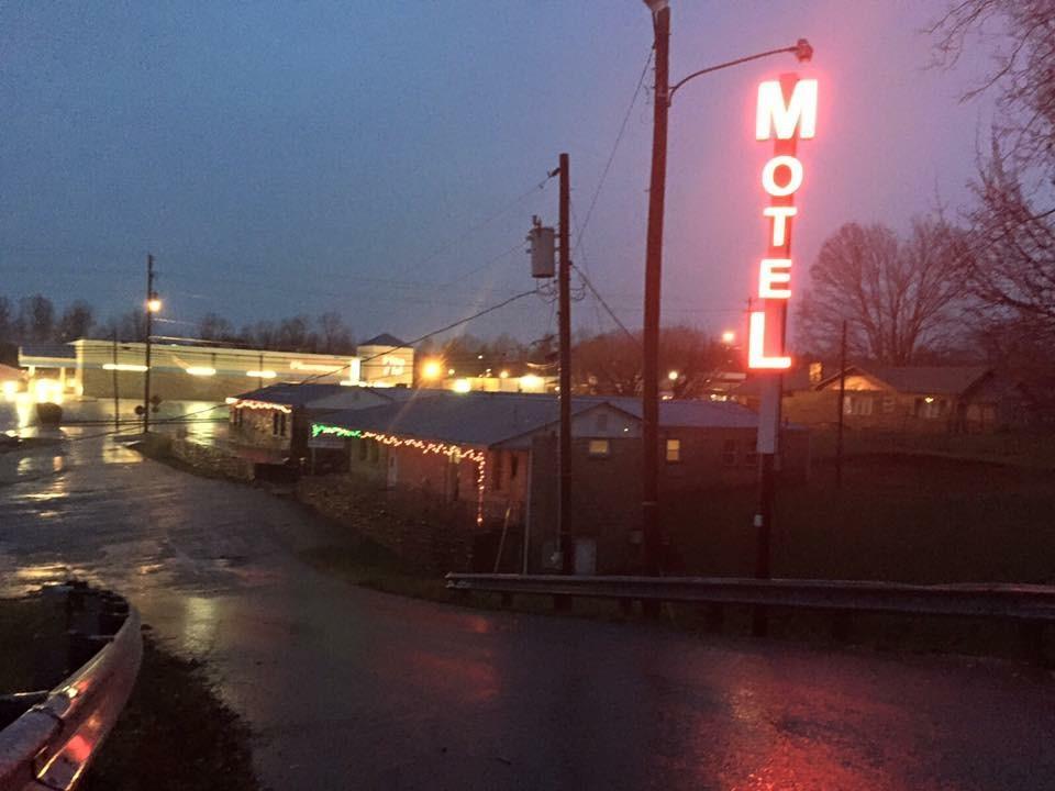 Scenic River Inn Motel Wartburg Εξωτερικό φωτογραφία