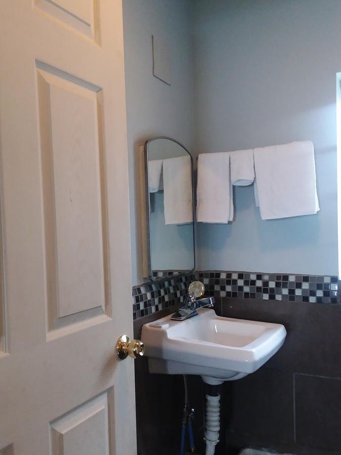 Scenic River Inn Motel Wartburg Εξωτερικό φωτογραφία