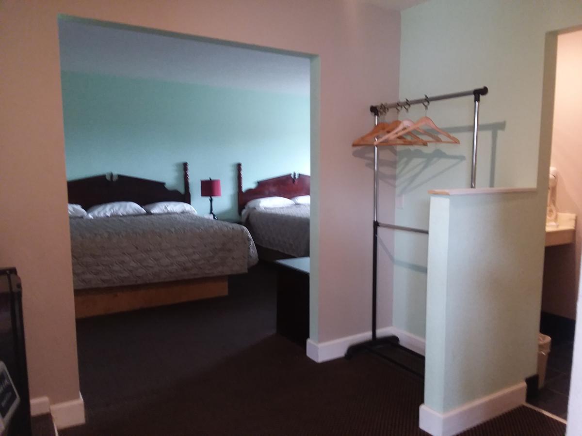 Scenic River Inn Motel Wartburg Εξωτερικό φωτογραφία